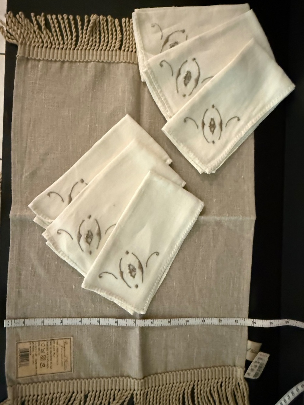 LINEN PLACEMATS AND NAPKINS - Picture 3 of 3